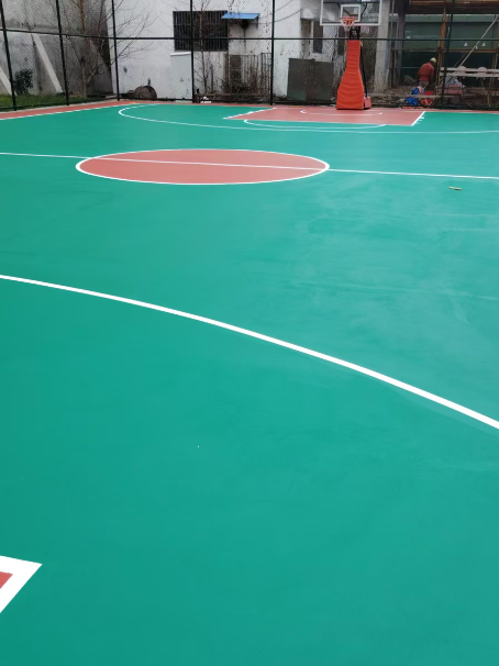 洛川 球场长期使用易出现地面开裂